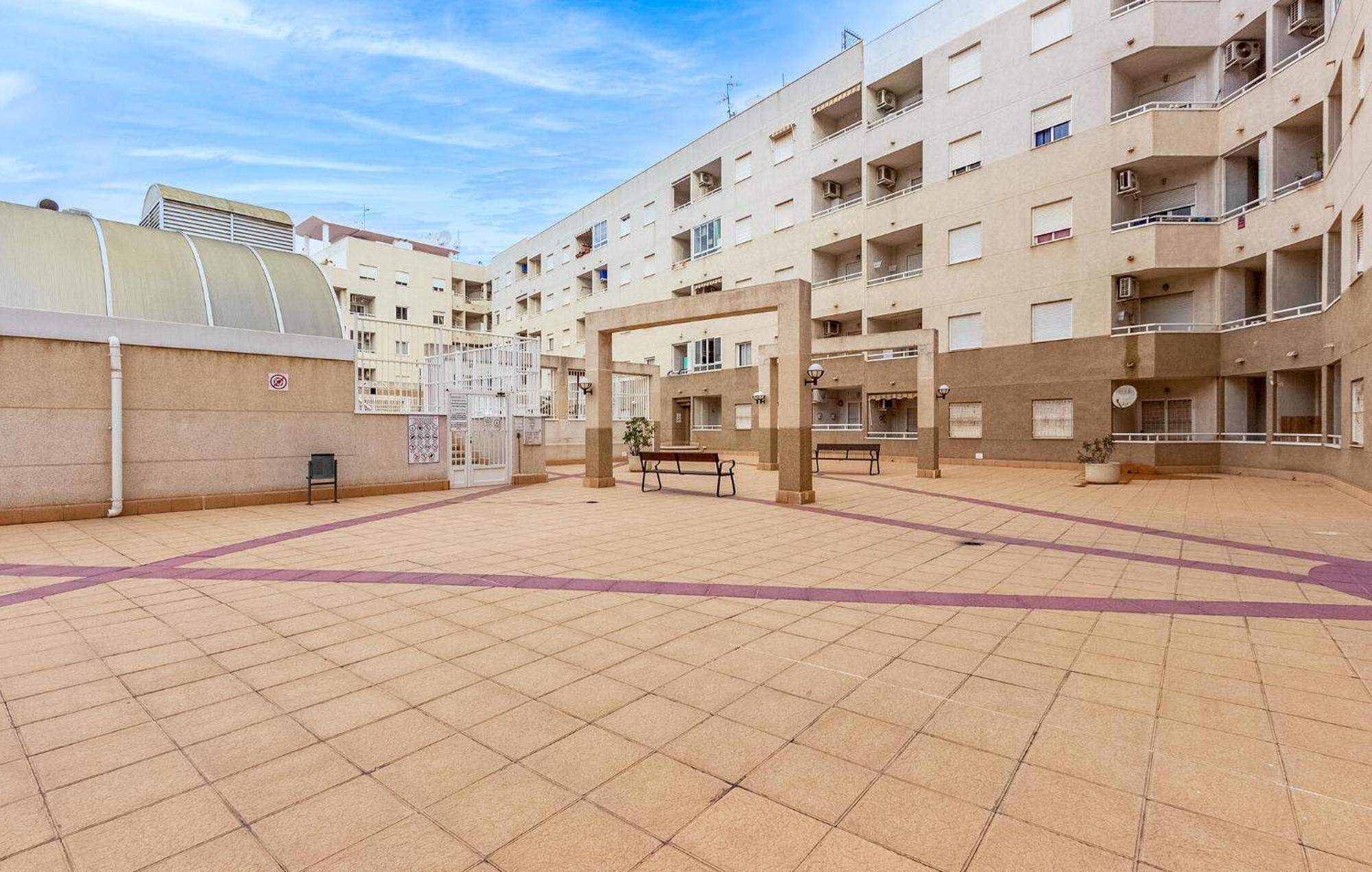 Amazing Apartment In Torrevieja With Kitchen Екстериор снимка
