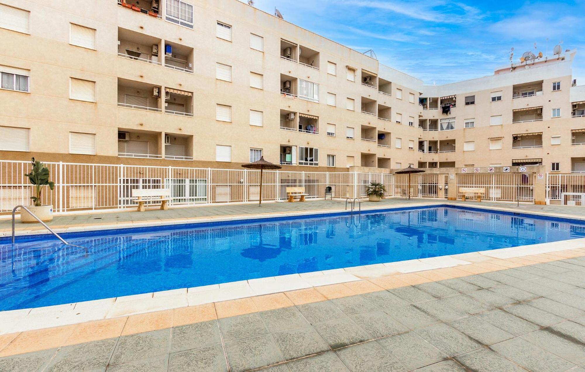 Amazing Apartment In Torrevieja With Kitchen Екстериор снимка